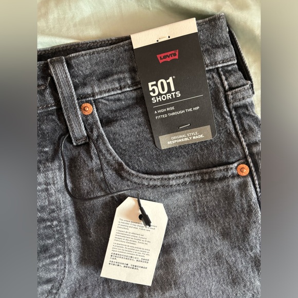 NWT Levi’s 501 Shorts - Picture 3 of 9